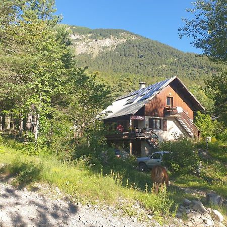 Les Pinees Hotel Chateauroux-les-Alpes Buitenkant foto