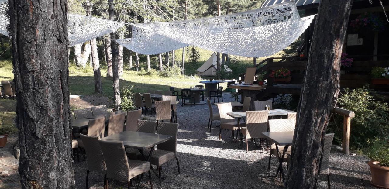 Les Pinees Hotel Chateauroux-les-Alpes Buitenkant foto